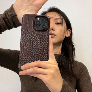 Étui pour iPhone Zenos Premium en cuir de crocodile brun foncé, antidérapant, minimaliste, protection pour iPhone 17/16/15/14 Pro Max - Product Image 5
