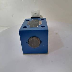 Vannes directionnelles à distributeur Rexroth 4WE 10 D33/CG24N9K4 R900589933 Vannes hydrauliques - Product Image 5