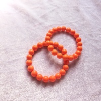 Style tendance américain 10mm Rose vif Couleur bonbon 18mm Bracelets extensibles en perles de verre Motif unisexe en forme de visage Cadeau pour femme