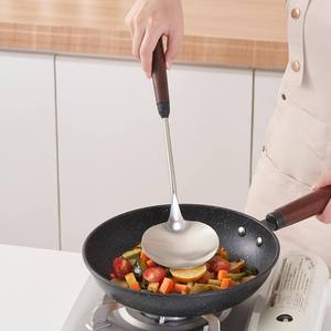 Spatule en bois de noyer et acier inoxydable 2 en 1, ustensile de cuisine antiadhésif pour wok, sauté et friture - Product Image 1
