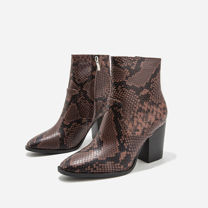 El calzado animal print que todas deseamos tener en nuestro armario en  forma de botas, botines, mocasines y zapatillas deportivas
