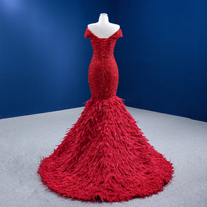 Robe de soirée élégante sur mesure Rsm67433, rouge, à épaules dénudées, ornée de perles et de plumes, coupe ajustée, dos nu - Product Image 2