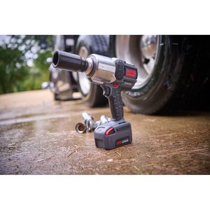 Clé à chocs Ingersoll Rand 3/4, 20V, moteur sans balais, couple de 2000 Ft Lb, kit sans fil avec poignée pistolet - Product Image 5
