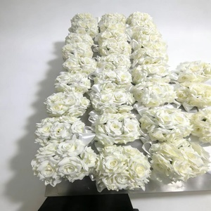 Bloemen voor de bruidsgang, moderne kerk, op maat gemaakte bloemenkolom, bloemen voor de krukjes, kunstzijde lint, bijpassende set paar. - Product Image 4