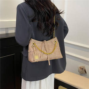 Bolsa Tote de Gran Capacidad con Cadena de Lujo, Nueva Llegada, Moderna y Versátil, Bolsa de Hombro Cruzada Estampada para Mujer - Product Image 6