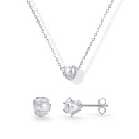 Parure de bijoux pour femme en alliage d'argent sterling plaqué or 14 carats avec collier et boucles d'oreilles clous en forme de coquille de perle