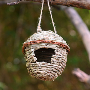 Nid d'oiseau tissé à la main en herbe, finition naturelle, taille moyenne, pour oiseaux, décoration de jardin - Product Image 2