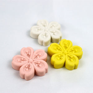 Promosi pabrik khusus penghapus bentuk Sakura 3d karet merah muda penghapus TPR OEM untuk anak-anak - Product Image 3