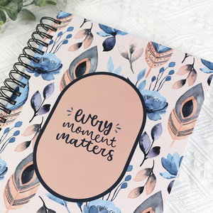 Agenda con Citazioni Motivazionali, Fiori e Piume in Stile Acquerello, Perfetta per la Pianificazione Quotidiana e la Mindfulness - Product Image 3