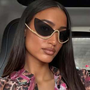 Gafas de Sol de Moda con Logotipo Personalizado 2025, Montura Metálica de Media Montura con Patas de Diamante, Protección UV400, Estilo Ojo de Gato para Mujer - Product Image 2