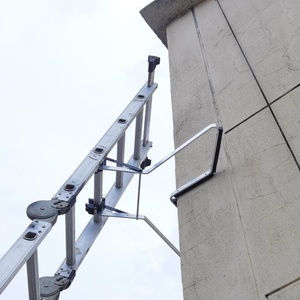 Accessoire d'extension murale Deliladder Entretoise d'échelle sécurisée et stable avec pieds en caoutchouc antidérapants - Product Image 1