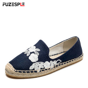 Mocassins en lin respirant pour femmes avec broderie florale, chaussures décontractées à enfiler pour le quotidien, les trajets et les vacances, chaussures pour femmes - Product Image 1
