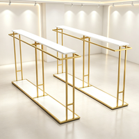 Présentoir de Vêtements Design Doré pour Boutique – Meuble Élégant pour Magasin de Vêtements avec Étagères de Présentation