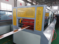 Ligne de production de portes en PVC / Machine de fabrication de portes et fenêtres en PVC / Machine à portes en PVC au Pakistan