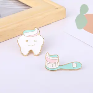 Metallo carino dentista dentale spilla distintivo a forma di spazzolino da denti personalizzato e set di spille smaltate per denti