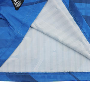 Uniforme de Fútbol Moderno Personalizado con Diseño de Ondas, Camiseta de Fútbol Transpirable de Secado Rápido con Diseño de Degradado Azul Vibrante - Product Image 4