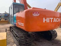 Excavatrice sur chenilles Hitachi EX200 d'occasion avec valve de commande, offrant des performances exceptionnelles, excellent rapport qualité-prix, en bon état