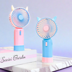 Ventilateur portable à main avec lumière, batterie rechargeable, moteur DC 5W, 8h d'autonomie, commande par bouton - Product Image 1