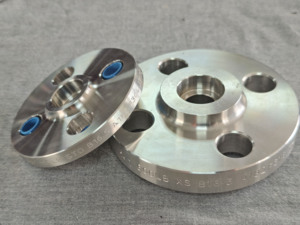 Flange per Tubi in Acciaio Certificati ASME-B16.5/ASME-B16.47/AWWA-C207/API-6A/DIN/EN/JIS ISO 9001 per Superficie RF - Product Image 5