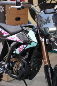 2025 5000W Hyper Bee vélo électrique en alliage d'aluminium <span class=keywords><strong>le</strong></span> <span class=keywords><strong>plus</strong></span> <span class=keywords><strong>puissant</strong></span> Enduro hybride vélo électrique Dirt Bike <span class=keywords><strong>pour</strong></span> les enfants - Product Image 4
