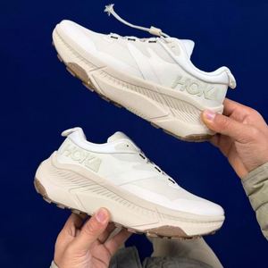 Chaussures de randonnée imperméables HOKAS Transport GTX - Chaussures de sport d'extérieur antidérapantes et durables. Style pour hommes et femmes, avec coussinets - Product Image 1