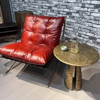 Table basse et table d'appoint d'angle en métal de style vintage français, forgées à la main, de conception médiévale, avec bar à whisky et cigares