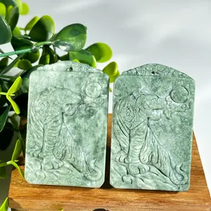 Vente en gros de bijoux artisanaux en pierre de cristal naturel jade vert pendentif tigre pierre de guérison pendentifs sculptés à la main pour hommes cadeaux