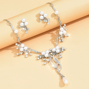 Conjunto de Perlas de Novia de Estilo Vintage Inspirado en la Europa, Collar y Pendientes de Flores Atemporales para Bodas y Ocasiones Especiales - Product Image 4