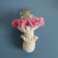 Porte-clés léger en peluche de champignon végétal doux et exquis, en forme 3D, petit pendentif au crochet, design mignon tissé à la main, pour fête