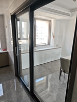 Porte coulissante double à rupture de pont thermique en aluminium robuste, coupe-vent, avec verre trempé, pour terrasse extérieure de villa