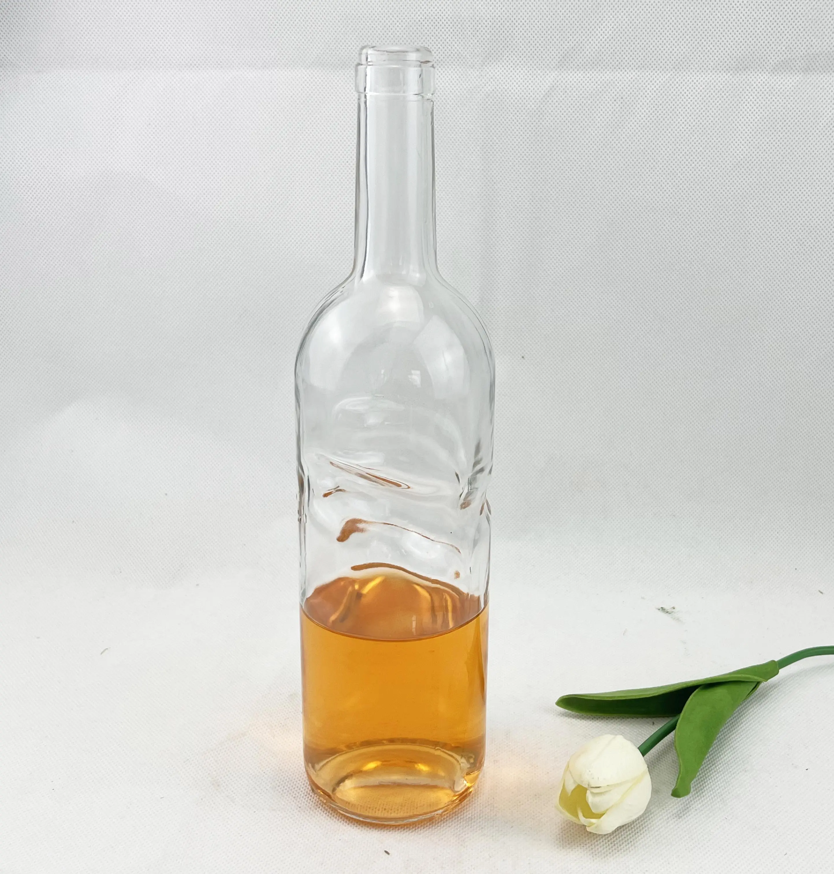Großhandel individualisierte 750 ml Engelhand Rotwein-Glasflasche mit Korken