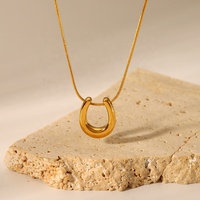 Collier en chaîne de serpent simple en acier inoxydable 316L plaqué or 18 carats sur mesure en gros, pendentif en forme de sabot de cheval en U pour femmes