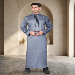 Qamis gris en polyester pour homme, col montant, manches longues, longueur ras du sol, tenue de prière modeste, Moyen-Orient, pour adultes, été, Aïd, usage quotidien - Product Image 3