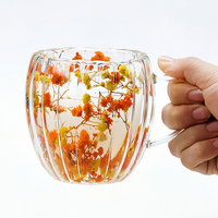 Achat en gros de tasses à thé et à café en borosilicate faites à la main, à double paroi, 350 ml, avec poignée, en verre avec fleurs séchées