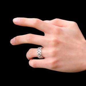 Nouvelle bague rétro hip-hop en forme de V, en cuivre incrusté de zircon, pour homme - Product Image 2