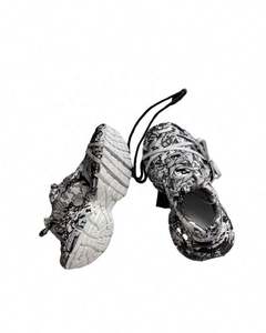 รองเท้าผ้าใบตาข่ายและโพลียูรีเทนสีขาวดำลายกราฟฟิตี รุ่น 3XL "Extreme" สำหรับผู้ชาย ระบายอากาศได้ดี สวมใส่สบาย เหมาะสำหรับเดิน - Product Image 6