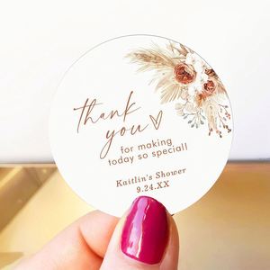 Etiquetas Circulares de Agradecimiento con Nombres y Fecha Personalizados - Elegantes Pegatinas para Boda, 100 Unidades - Product Image 1