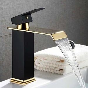 Rubinetto Moderno di Lusso in Acciaio Inossidabile Monocomando per Lavabo con Bocca a Cascata Colore Nero e Oro - Product Image 3