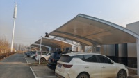Structure de protection solaire pour voiture extérieure en membrane tendue, résistante aux UV, en résine PVDF écologique, ignifuge, design moderne
