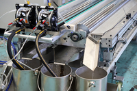 Machine de pulvérisation CNC automatique à mouvement alternatif pour le travail du bois, peinture UV et PU efficaces pour portes en bois