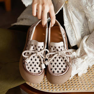 2025 été chaussures plates en cuir de vachette véritable avec semelle intérieure en peau de mouton douce rétro creux perforé à lacets simple respirant - Product Image 1