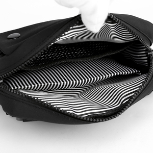 Livraison rapide Nouvelle mode Sac messager mini en nylon noir pour hommes Sac de poitrine en nylon de haute qualité pour hommes Sac bandoulière avec USB - Product Image 5