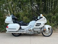 Moto Cruiser Premium pour Adultes 1Hondai Gold Wing GL1800 avec Système de Navigation Audio et Airbag à Puissance Optimale