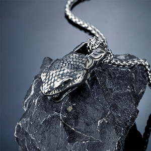 Collar con Colgante de Cabeza de Serpiente para Hombre, Acero Inoxidable, Cadena Larga de 60 cm, Estilo Punk Hip Hop, Joyería Animal Toko - Product Image 1