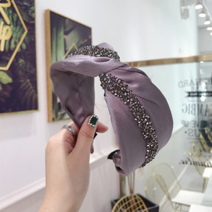 Nuovi accessori per fasce per <span class=keywords><strong>capelli</strong></span> primavera estate fascia per <span class=keywords><strong>capelli</strong></span> con avvolgimento a <span class=keywords><strong>strisce</strong></span> di diamanti nuova fascia per <span class=keywords><strong>capelli</strong></span> con bordo largo in tessuto tinta unita - Product Image 4