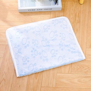 Manta Cálida de Franela para Mascotas con Diseño de Huellas en Relieve, Tapete Suave para Perros y Gatos, Manta para Mascotas en Oferta - Product Image 3