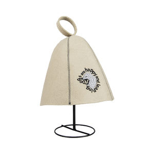 Deja que los lobos ladren por el calor mientras tu cabeza se mantiene fresca dentro de este gorro de sauna de lana pura. - Product Image 4