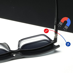 DLC2201 Lunettes de soleil PC avec 5 <span class=keywords><strong>en</strong></span> 1 Clip magnétique TAC sur les lunettes de soleil 5 <span class=keywords><strong>en</strong></span> 1 Piezas Polarizadas Clip <span class=keywords><strong>en</strong></span> Gafas de <span class=keywords><strong>Sol</strong></span> - Product Image 2