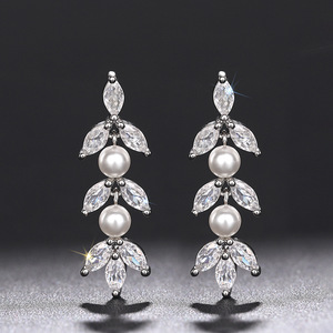 Orecchini Pendenti Lunghi con Perline Floreali e Nappine per Donne, Gioielli Eleganti e Delicati alla Moda - Product Image 1