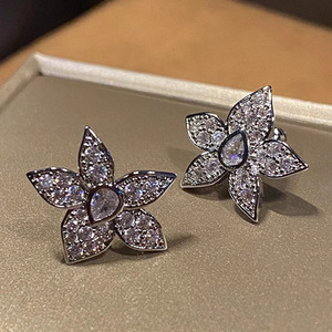 Orecchini a Perno Geometrici a Goccia Floreale per Donne, Stile Fresco da Giardino, Gioielli Delicati alla Moda - Product Image 5